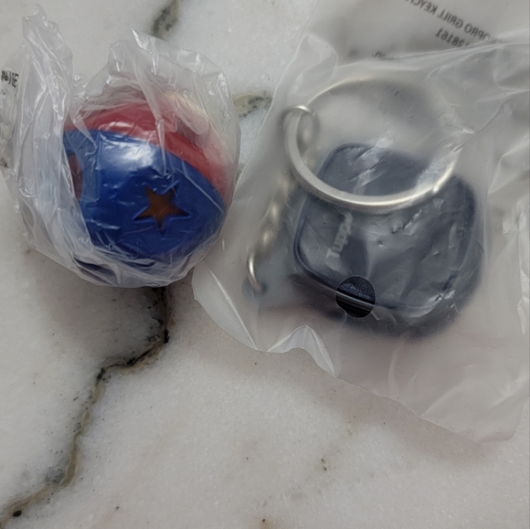 2 Tupperware Keychains - Picture 2 of 3